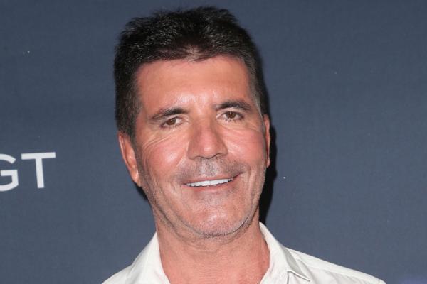 Simon Cowell este cunoscut grație apariției în mai multe emisiuni de televiziune