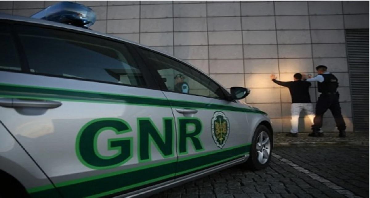 Român dat în urmărire internațională, prins într-un orășel din Portugalia Românul prins în Portugalia are 40 de ani