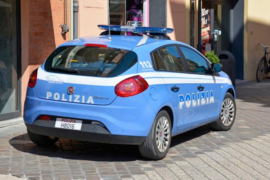 Trei români implicați în traficul de persoane au fost arestați în Italia Șase români au fost arestați, în total, în acest caz