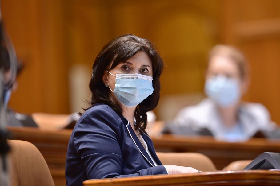 Ministrul Educației, Monica Anisie Cum începe școala în România. Ministrul Educației: Aproape 100.000 elevi în scenariul roșu