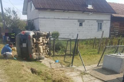 Un copil aflat în cărucior a fost rănit