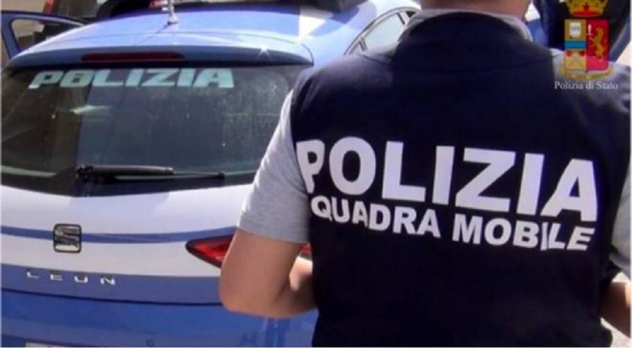 Româncă cercetată pentru tentativă de omor, după ce ar fi lovit un bărbat cu mașina în Italia Românca ar fi lovit cu mașina un tunisian