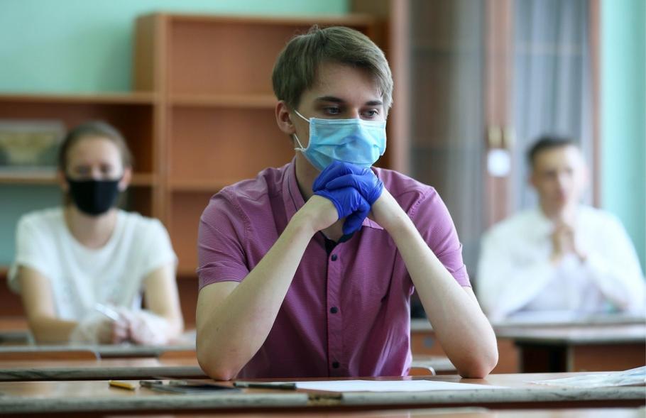 Elev în bancă bacalaureat 2020 sesiunea de toamna