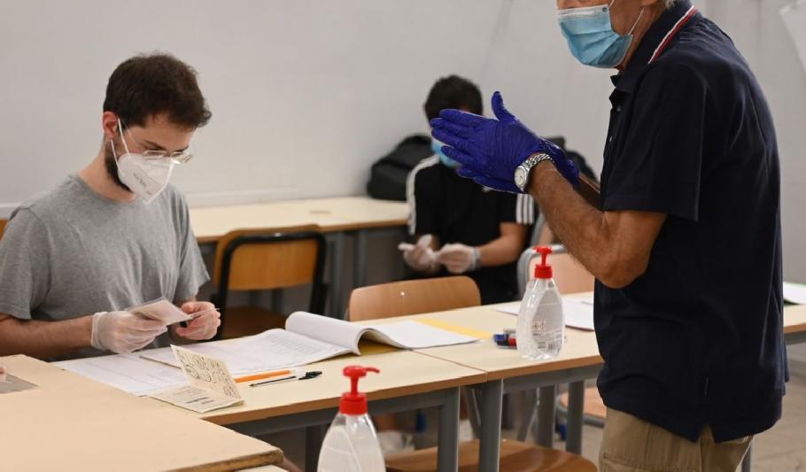 Alegeri locale. Cum votează bolnavii și suspecții de coronavirus Alegeri locale. Cum votează bolnavii și suspecții de coronavirus