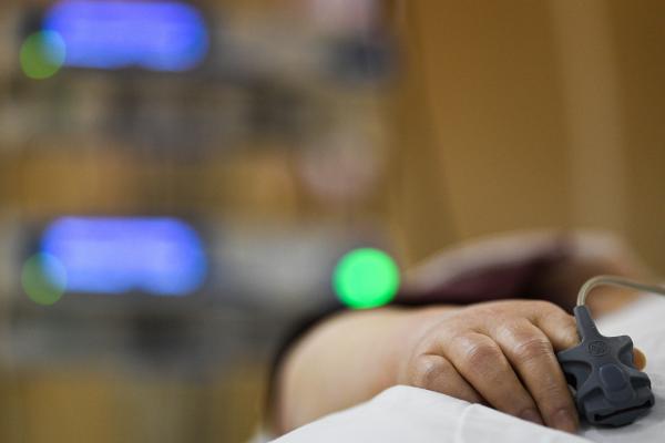 Un bărbat din Alba care, iniţial, a refuzat internarea, a murit la câteva ore după ce a aflat că are coronavirus