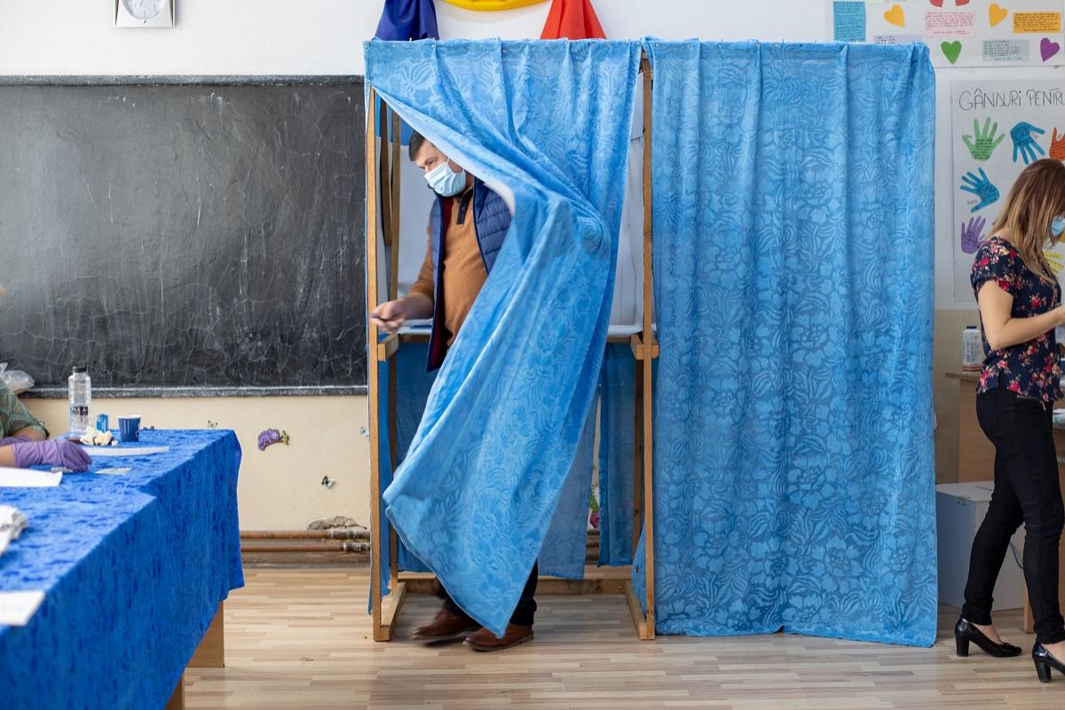 Persoane care votează, la alegerile locale 2020 Sandu Crăciun a spus că a votat atât el, cât și familia sa