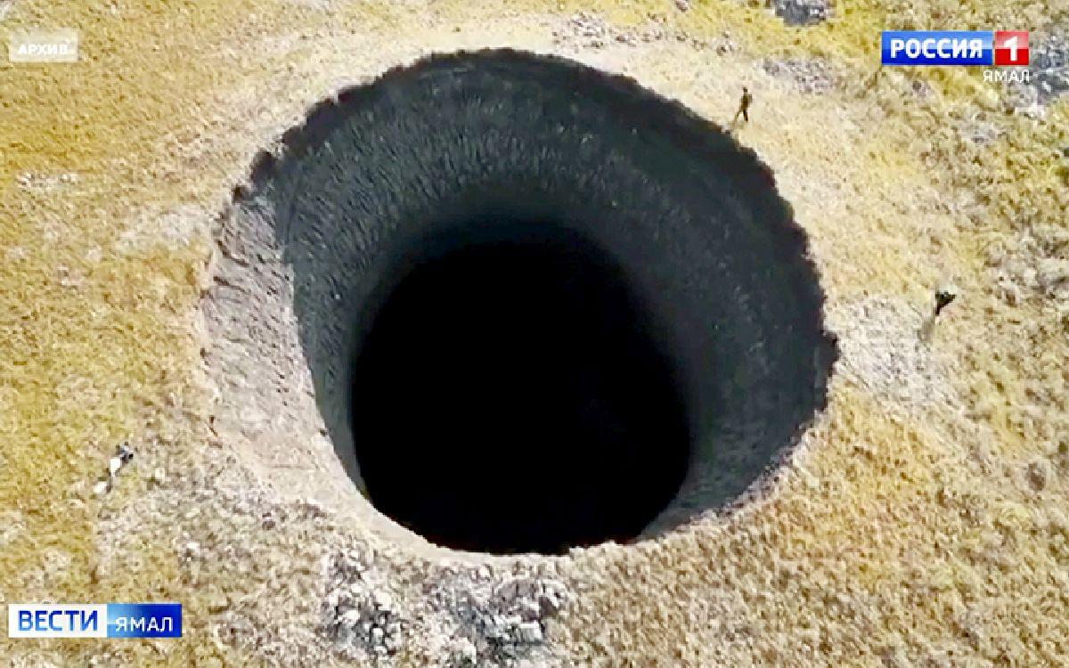 Craterul descoperit recent are peste 30 de metri adâncime și un diametru de 20 de metri