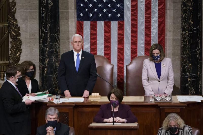 Mike Pence și Nancy Pelosi Mike Pence