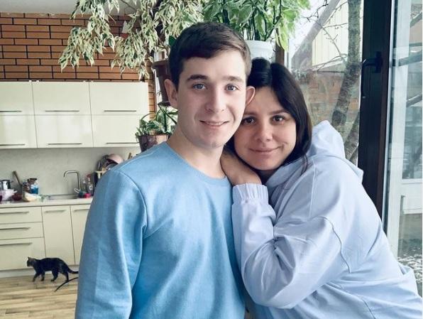 Marina are acum o relație cu fiul vitreg, pe care l-a crescut de la vârsta de 7 ani Marina are acum o relație cu fiul vitreg, pe care l-a crescut de la vârsta de 7 ani