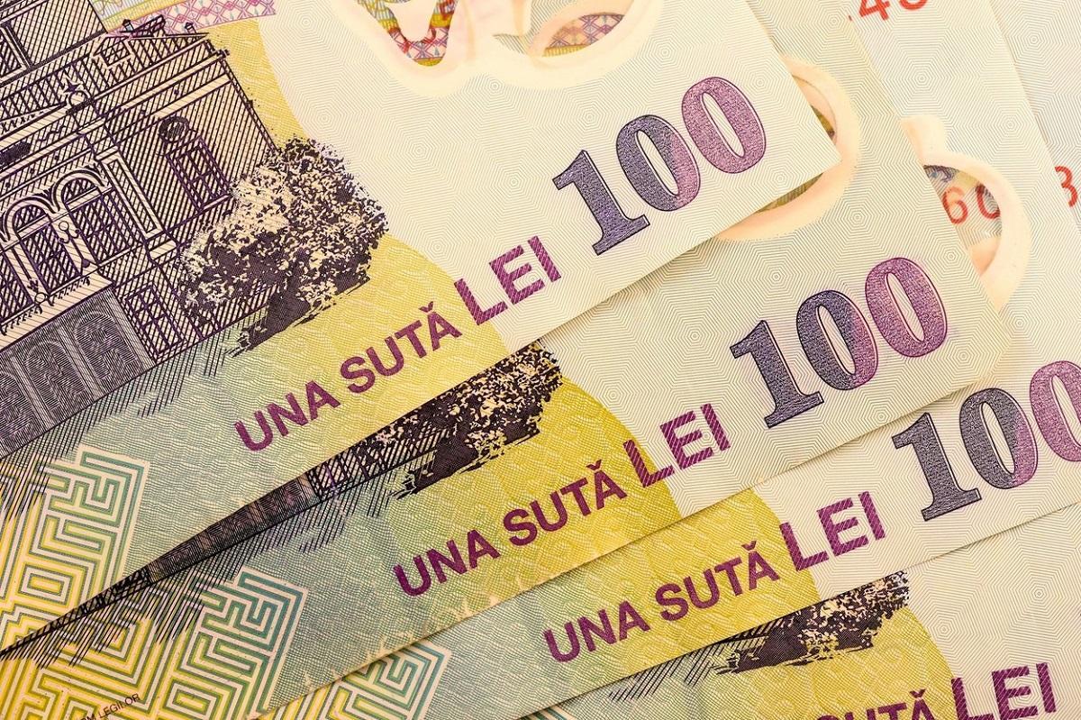 Şoferul unui camion cu lemne, prins când dădea mită unui poliţist din Dolj Şoferul transporta lemne fără să aibă documente de însoţire a mărfii