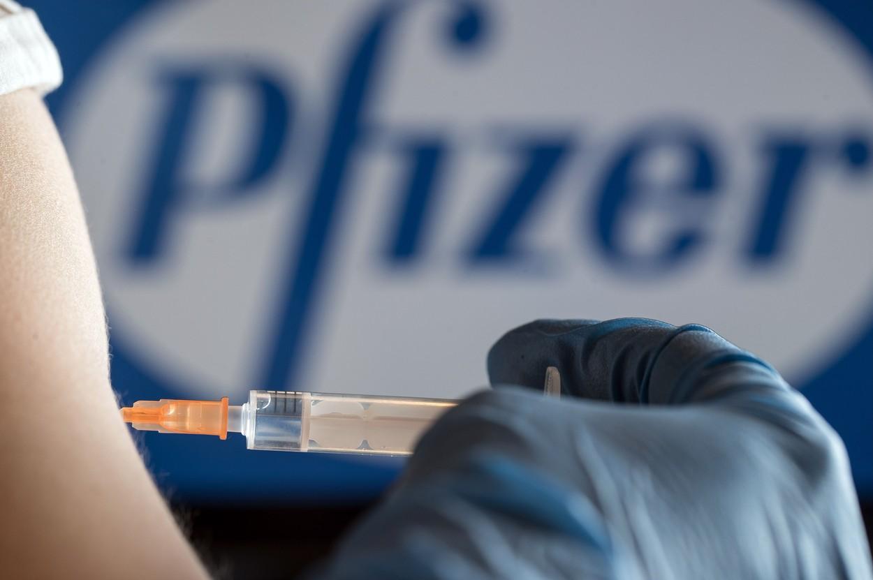Vaccin Pfizer BioNTech administrat unui pacient