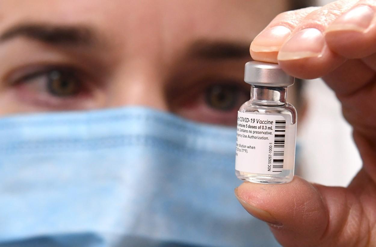 Suedia suspendă plățile către Pfizer și cere explicații privind numărul de doze de vaccin într-un flacon Suedia suspendă plățile către Pfizer și cere explicații privind numărul de doze de vaccin într-un flacon