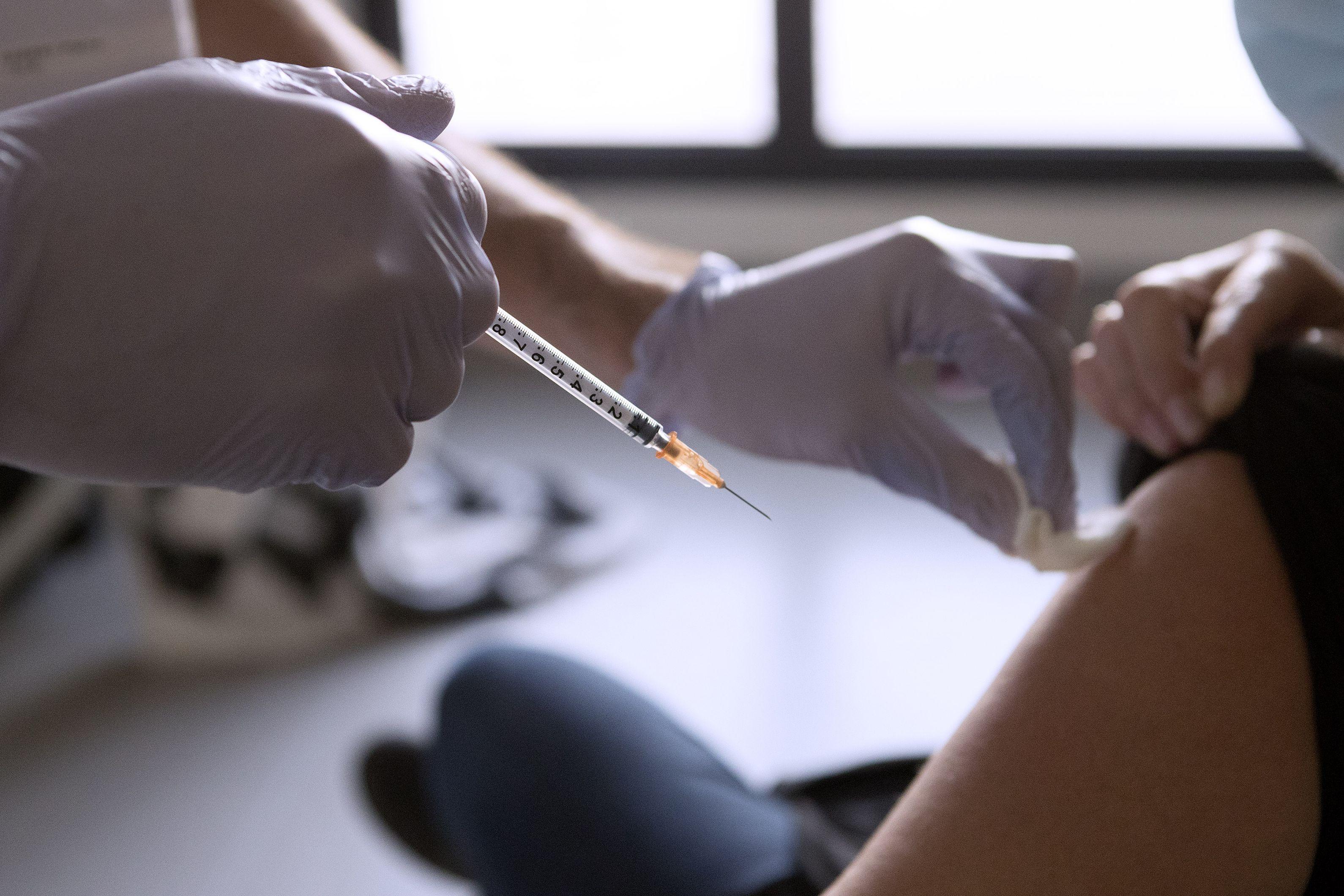 Vaccinare fără programare, medicul Valeriu Gheorghiţă explică despre cine este vorba Vaccinare fără programare, medicul Valeriu Gheorghiţă explică despre cine este vorba