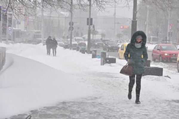 ANM anunţă strat de zăpadă de până la 12 centimetri, în Bucureşti