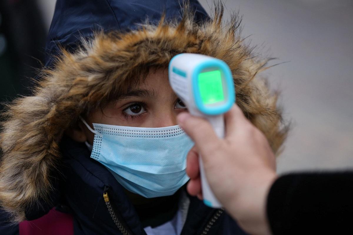 Când vom renunţa la masca de protecţie pentru coronavirus în România. Ce spun specialiştii de la noi şi de la OMS Măştile de protecţie pentru coronavirus ne ajută să nu infectăm alte persoane