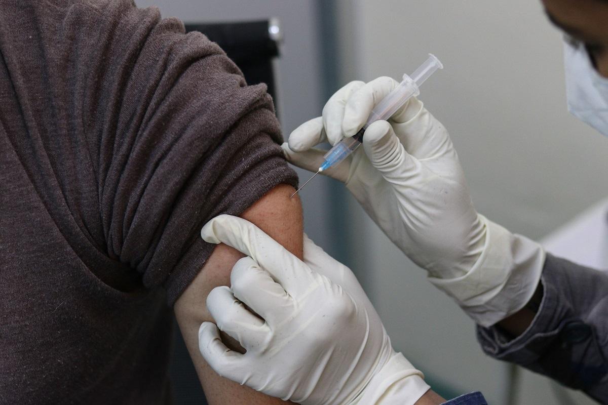 Vaccin împotriva Covid-19 Autorităţile din România speră ca în jur de 10 milioane de români să se vaccineze împotriva Covid-19 până în toamnă