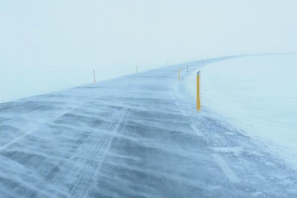 Alertă de vreme severă emisă de ANM. Cod galben în 13 judeţe, meteorologii anunţă viscol puternic, cu rafale de 100 km/h
