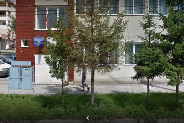 Agent găsit împuşcat în cap în sediul poliţiei din judeţul Covasna. Bărbatul a murit la spital