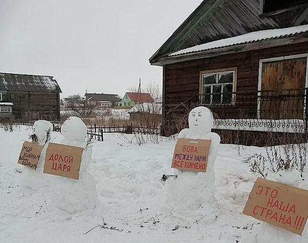 Activistă arestată în Rusia, pentru oamenii de zăpadă care au apărut în grădina casei sale