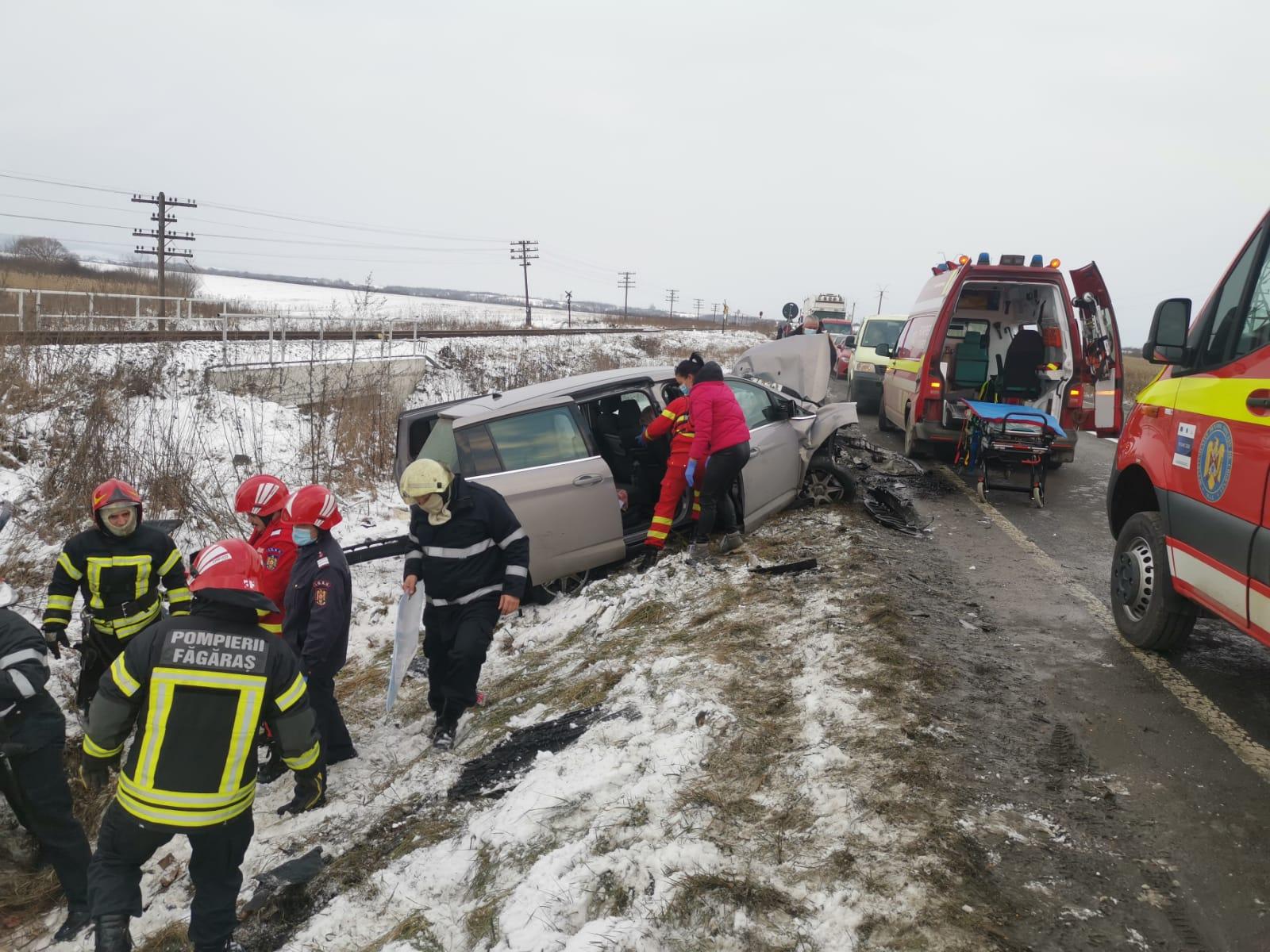 Pompierii au intervenit pentru descarcerarea unui șofer