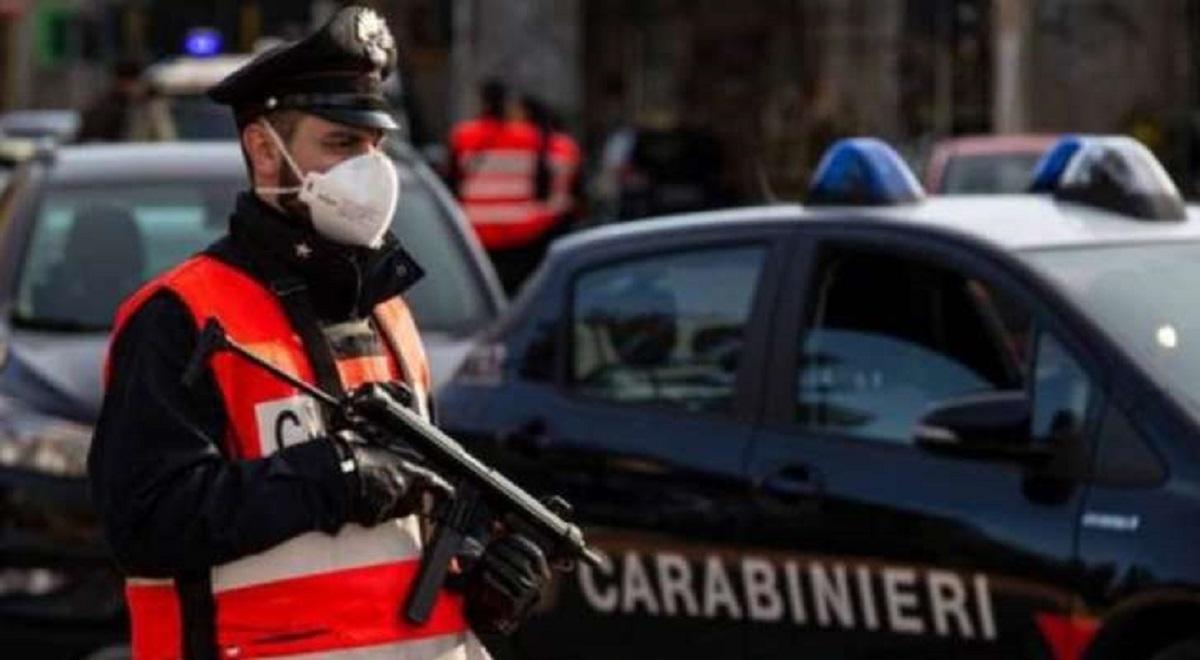 Un român prins la furat de produse cosmetice, în Italia, a fost dat de gol de telefonul mobil Românul implicat în acest caz are 29 de ani