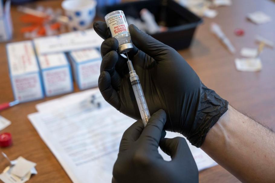 A doua tranşă de vaccin Moderna soseşte sâmbătă în ţară: 21.600 de doze A doua tranşă de vaccin Moderna soseşte sâmbătă în ţară: 21.600 de doze