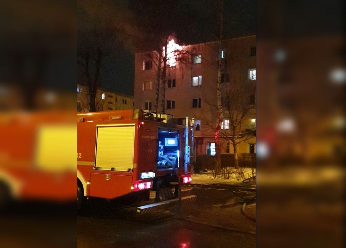 Incendiu puternic într-un cămin din Brașov, o persoană a fost găsită carbonizată în cameră