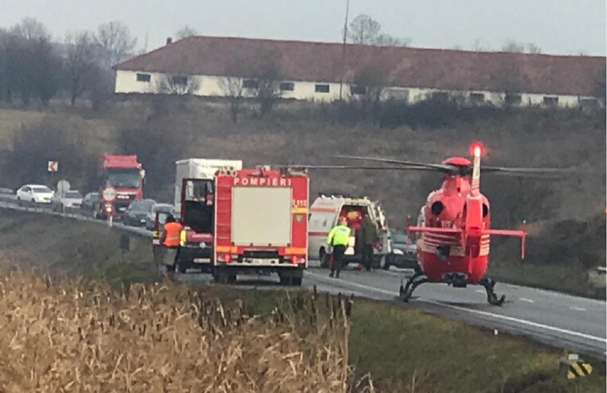 O femeie de 36 de ani şi fetiţele ei, rănite într-un accident produs de tatăl copilelor Tatăl fetiţelor a pierdut controlul volanului, în urma unei depăşiri