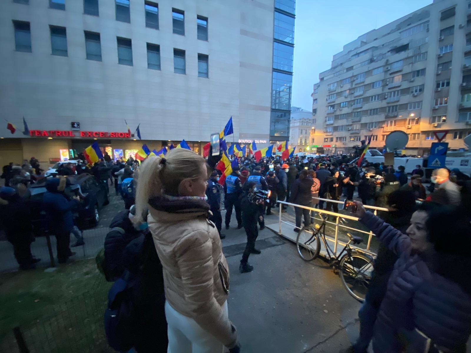 Protest în fața Ministerului Sănătății, după incendiul de la Matei Balș