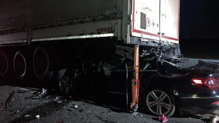 Accident înfiorător lângă Craiova, un tânăr de 25 de ani a murit după ce a intrat cu mașina sub remorca unui TIR