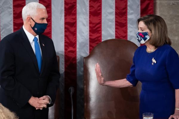 Mike Pence și Nancy Pelosi
