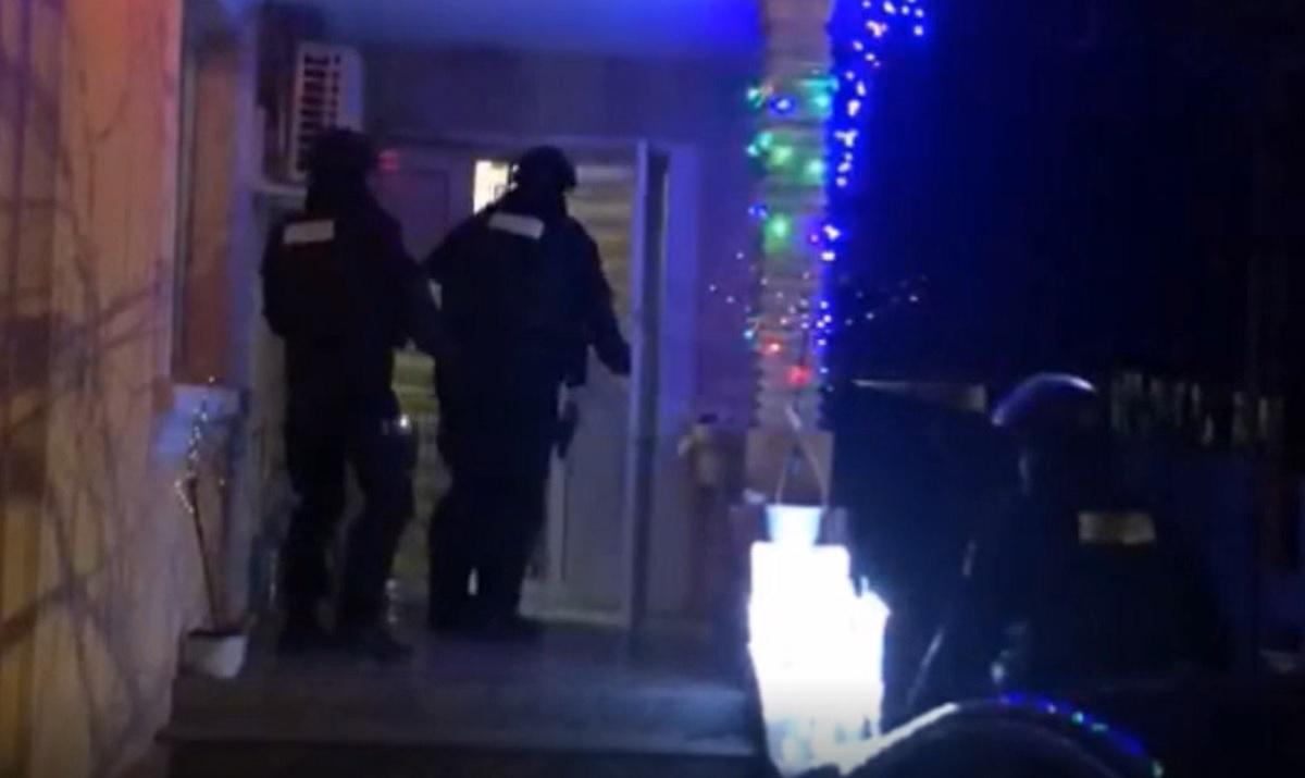 Suspecţi de exploatarea unor tinere, din Râmnicu-Sărat, ridicaţi de forţele de ordine în dimineaţa zilei de Sf. Ioan Şapte suspecţi urmează să fie audiaţi în acest dosar, la sediul DIICOT Buzău