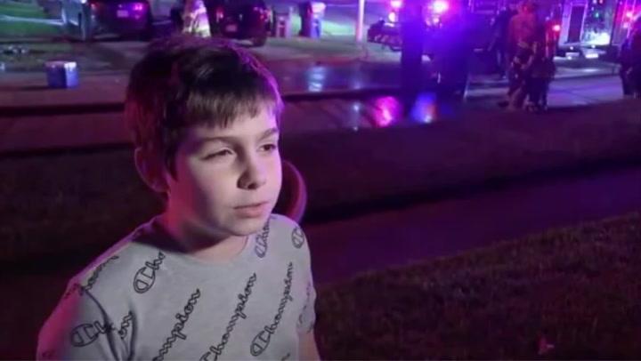 Băiețelul-erou care, în toiul nopții, a alergat din ușă în ușă ca să-și salveze vecinii de la incendiu, în SUA