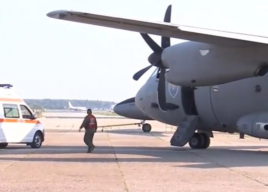 5.200 de doze de anticorpi monoclonali, folosiţi în tratamentul COVID-19, aduse din Italia cu o aeronavă C-27J Spartan a Forţelor Aeriene Române 5.200 de doze de anticorpi monoclonali, folosiţi în tratamentul COVID-19, aduse din Italia cu o aeronavă C-27J Spartan a Forţelor Aeriene Române