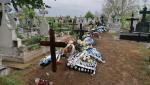 Groparii din Botoșani nu mai fac față la săpat morminte: "Am închiriat un excavator. A fost o situație de forță majoră"