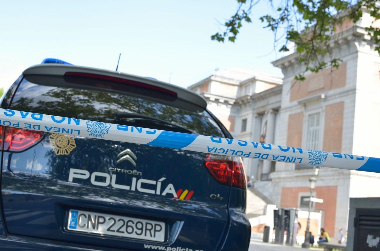 Un tânăr a fost arestat după ce a tras focuri de armă, cu o puşcă de vânătoare, într-o universitate din nordul Spaniei Un tânăr a fost arestat după ce a tras focuri de armă, cu o puşcă de vânătoare, într-o universitate din nordul Spaniei