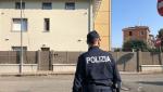 Disperarea unui fiu, a cărui mamă a murit sfâşiată de doi câini. Adriana, îngrijitoarea femeii, nu a observat când bătrâna plecase din casă, în Italia