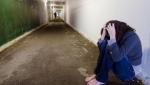 Tânără răpită din fața blocului, sechestrată, bătută crunt și tunsă de fostul iubit la Oțelu Roșu. A fost salvată de tatăl ei