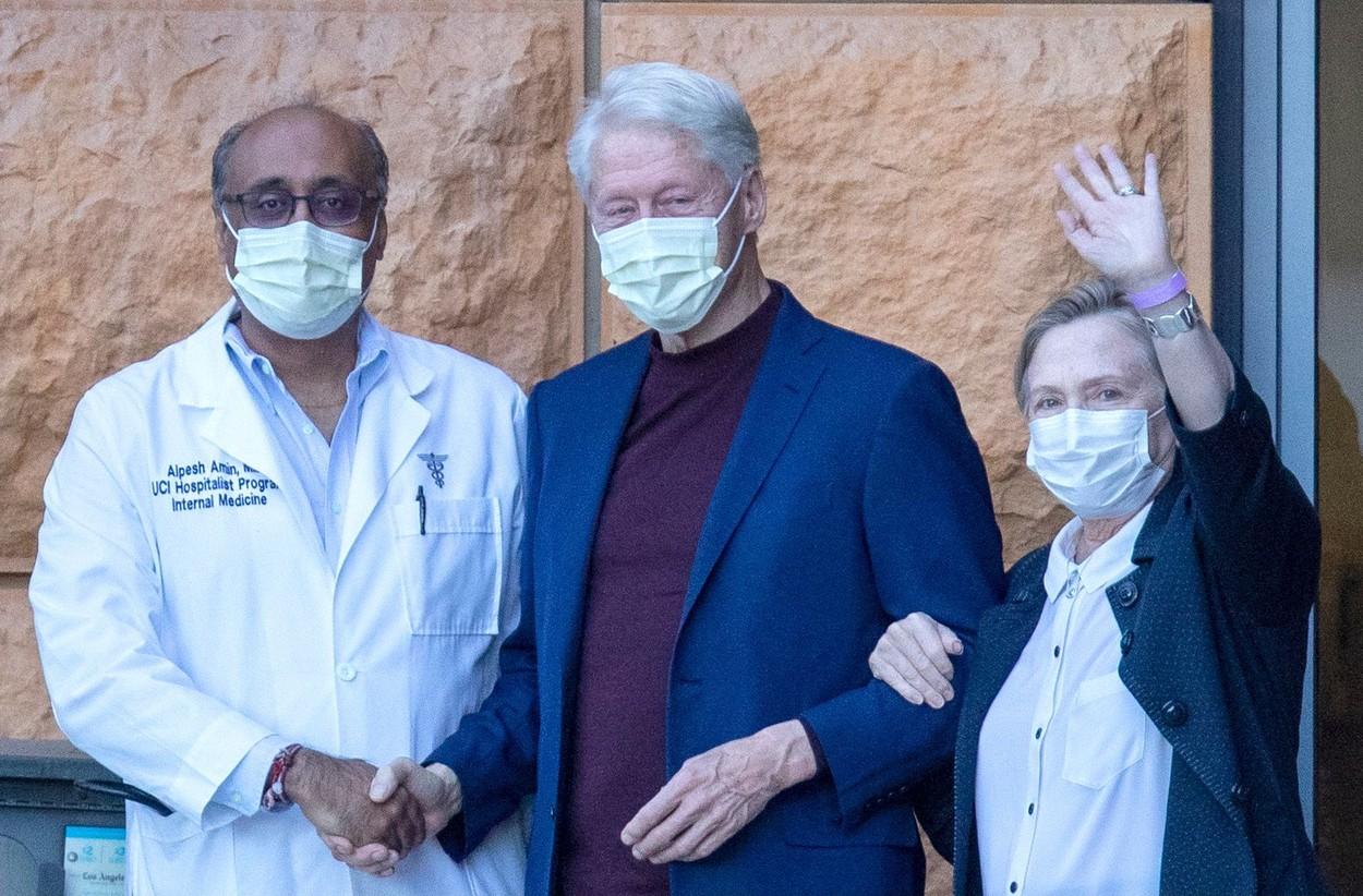 Bill Clinton la externarea din spital, octombrie 2021