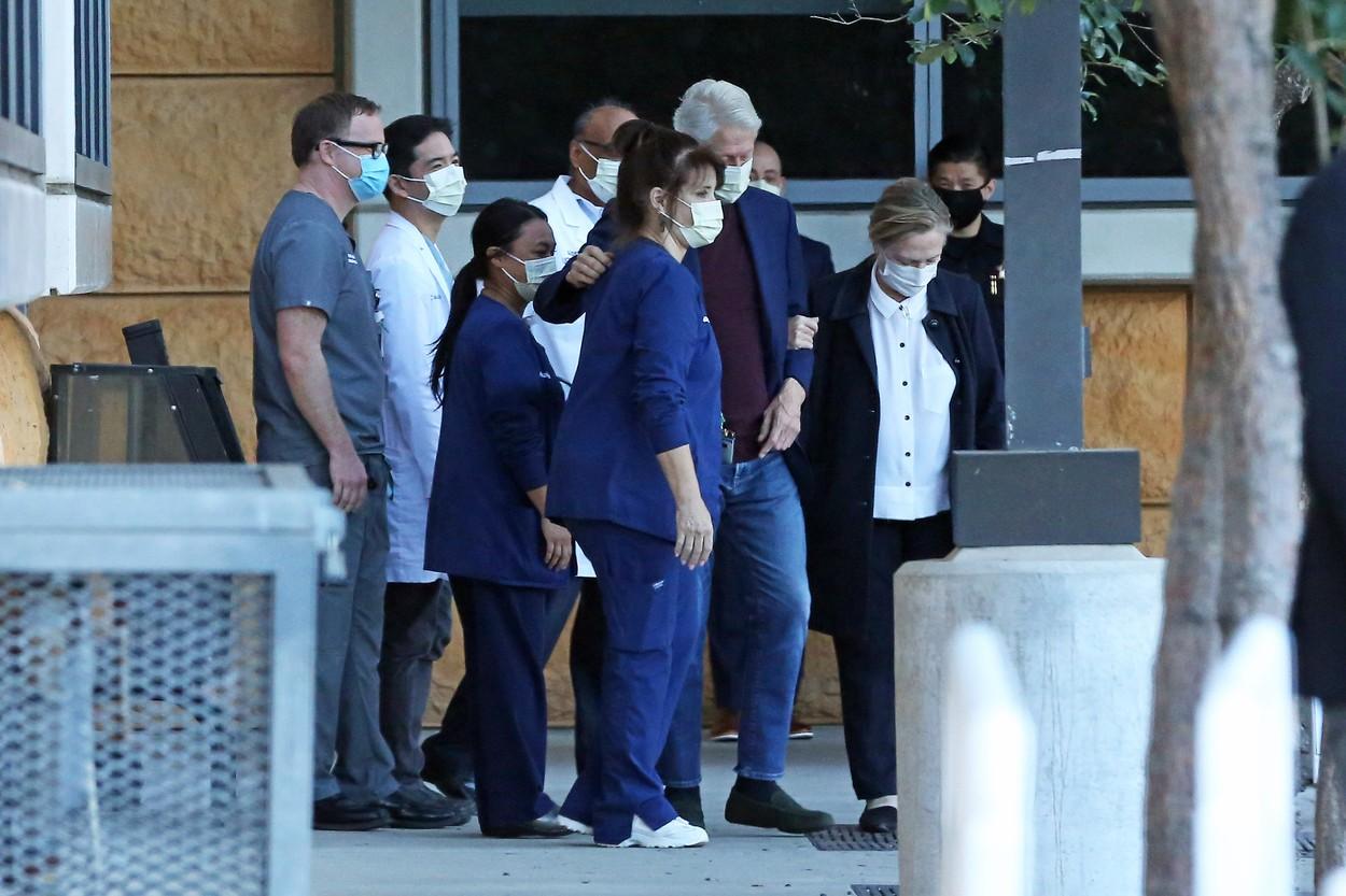 Bill Clinton la externarea din spital, octombrie 2021