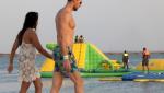 Arabia Saudită le permite femeilor, pentru prima dată, să danseze și să-și sărute partenerii pe plajă