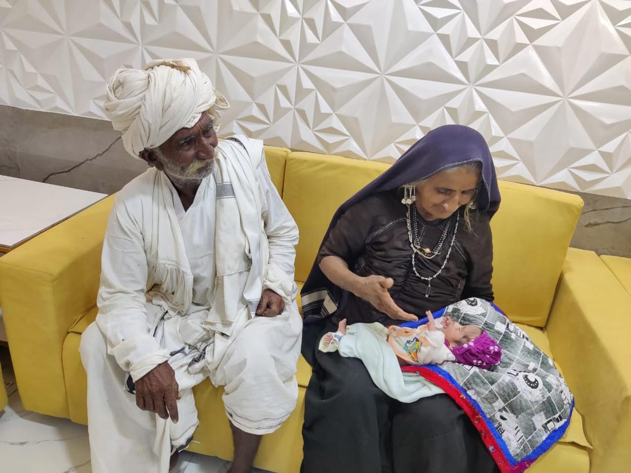 Jivunben Rabari, în vârstă de 70 de ani și soțul ei Maldhari, în vârstă de 75 de ani