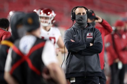 Nick Rolovich, antrenorul echipei de rugby Washington State University (WSU), a fost concediat pentru că nu s-a vaccinat