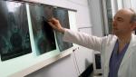 A intrat în sala de operaţii chinuit de pietre la rinichi, dar a ieşit fără întregul organ, apoi a murit. Spitalul va plăti daune familiei, în India