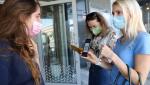 Vecinii bulgari, singurii care întrec România la coada clasamentului vaccinării anti-COVID în UE, îşi pun speranţa în certificatul verde