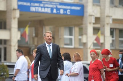 Medici și experți, scrisoare pentru Klaus Iohannis și politicieni: „Deconectați cât mai rapid deciziile medicale epidemiologice de decizia politică"