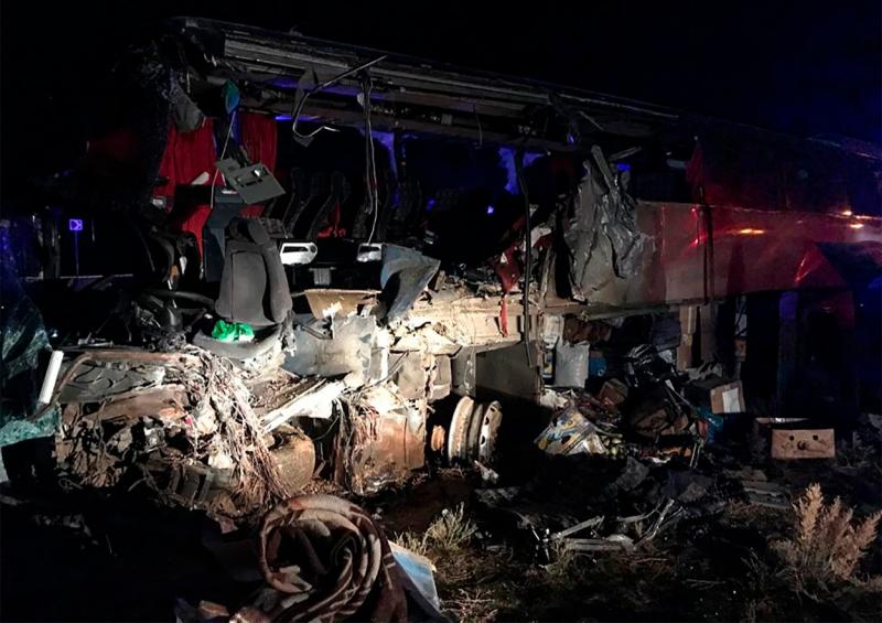 Accident cu 6 morți pe o autostradă din Rusia, după ce un autobuz s-a ciocnit cu un camion încărcat cu cereale Accident cu 6 morți pe o autostradă din Rusia, după ce un autobuz s-a ciocnit cu un camion încărcat cu cereale