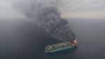 Cascadă de flăcări, după ce un vas cargo plin cu substanţe chimice a luat foc. Zeci de containere sunt căutate în largul coastei British Columbia: risc toxic