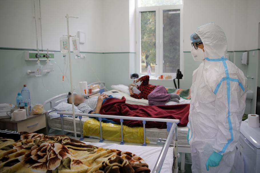 Situație-limită la Buzău. Pentru că nu mai au paturi, medicii internează adulți cu Covid, în stare gravă, pe locurile ATI pentru copii Situație-limită la Buzău. Pentru că nu mai au paturi, medicii internează adulți cu Covid, în stare gravă, pe locurile ATI pentru copii