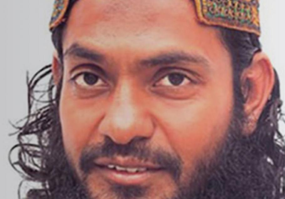 Șofer de taxi, eliberat după ce a fost închis și torturat 17 ani la Guantanamo. A încercat să-și taie singur mâna Șofer de taxi, eliberat după ce a fost închis și torturat 17 ani la Guantanamo. A încercat să-și taie singur mâna